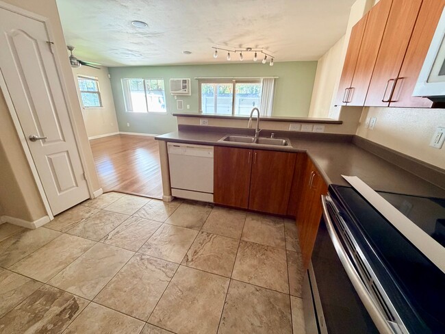 Building Photo - Spacious 3-Bedroom Townhome in Nohona at Mililani Mauka Available Now!