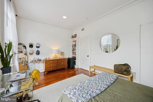 Building Photo - 1731 Bainbridge St