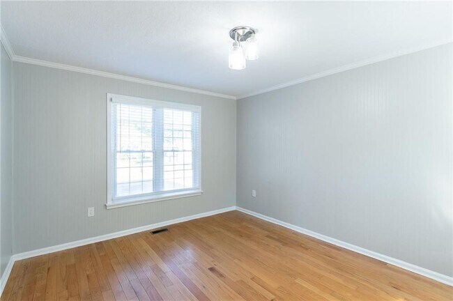 Building Photo - 4715 S Lee St