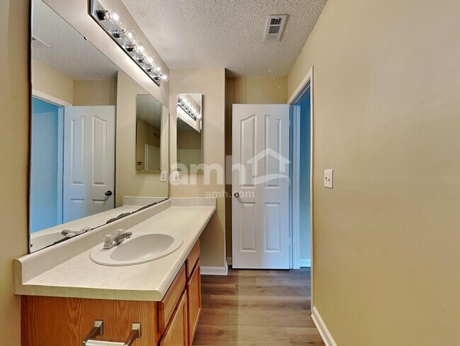 Building Photo - 1053 Kings Mountain Ln