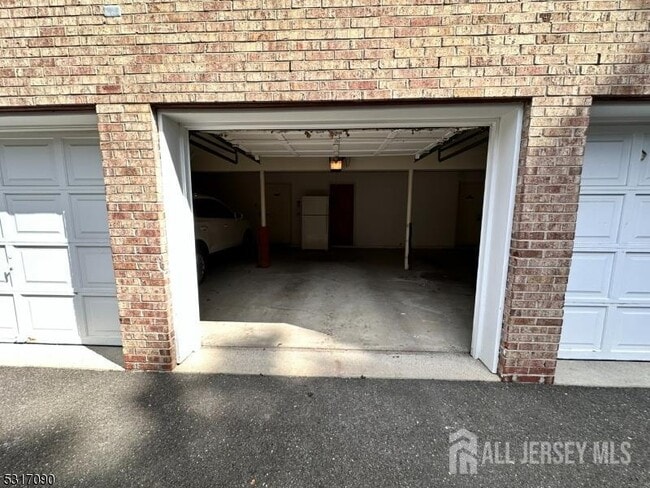 Building Photo - 107A S Maple Ave