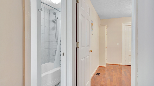 Building Photo - 15 Averill Ave