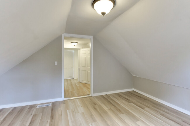Building Photo - 830 S 50th St