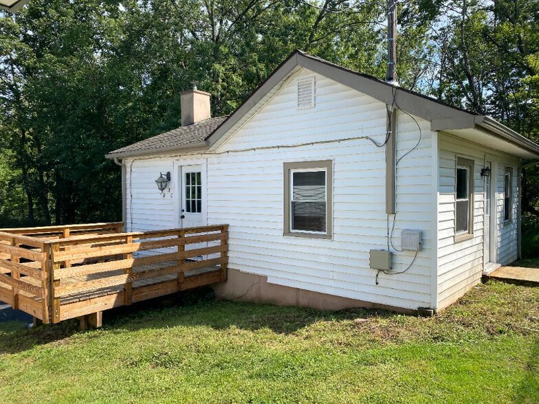 Building Photo - 930 Gravel Pike