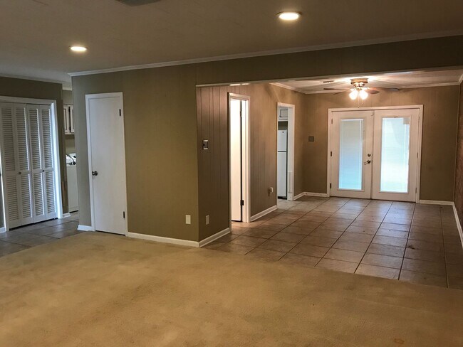 Building Photo - 212 Bell Downs Dr