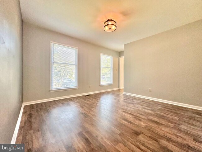 Building Photo - 8337 Colony Cir