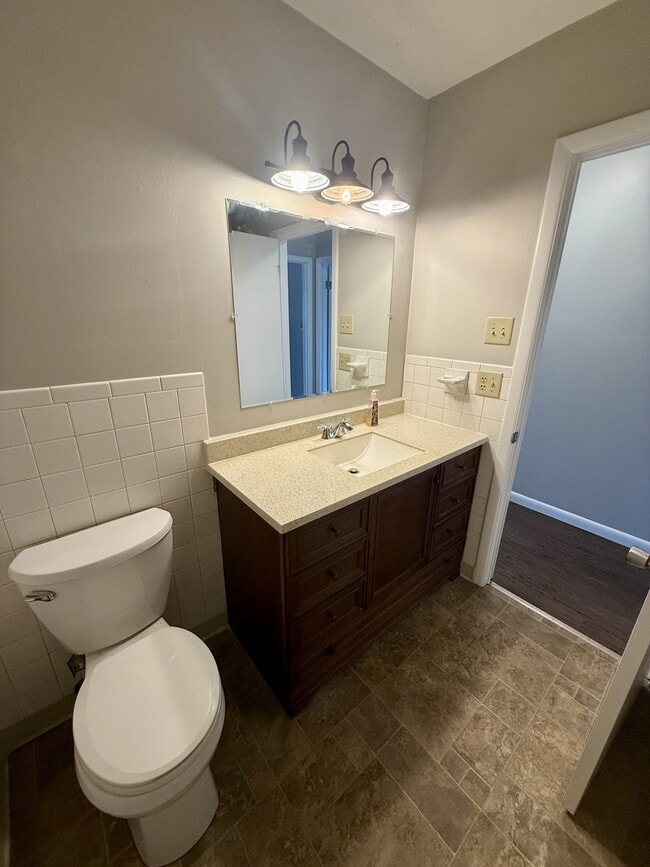 Building Photo - 928 Roderick Rd