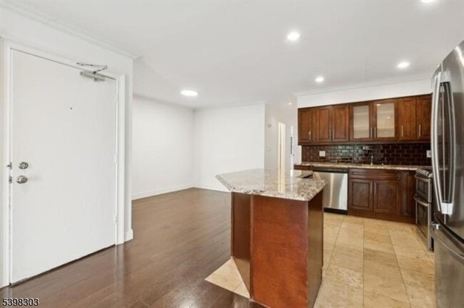 Building Photo - 89 Ferry St