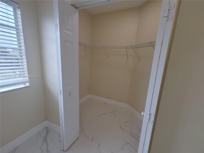 Building Photo - 21872 SW 95th Pl