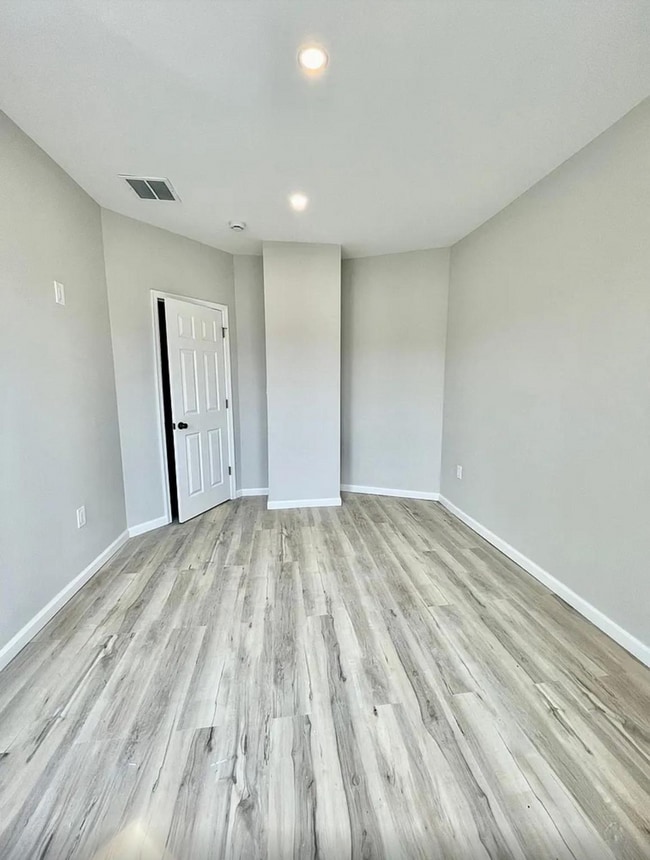 Building Photo - 2211 Cantrell St