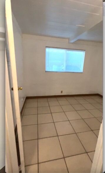 Building Photo - 929 S Thorne Ave