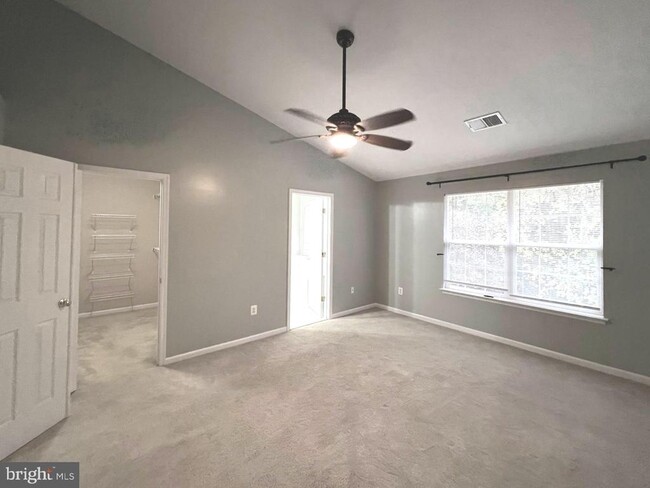 Building Photo - 2610 Streamview Dr