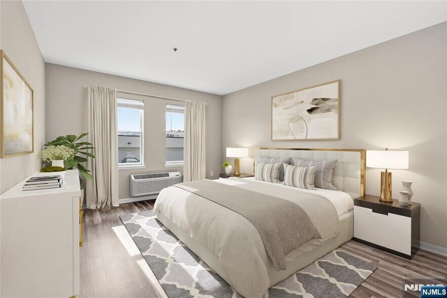 Building Photo - 905 River Rd