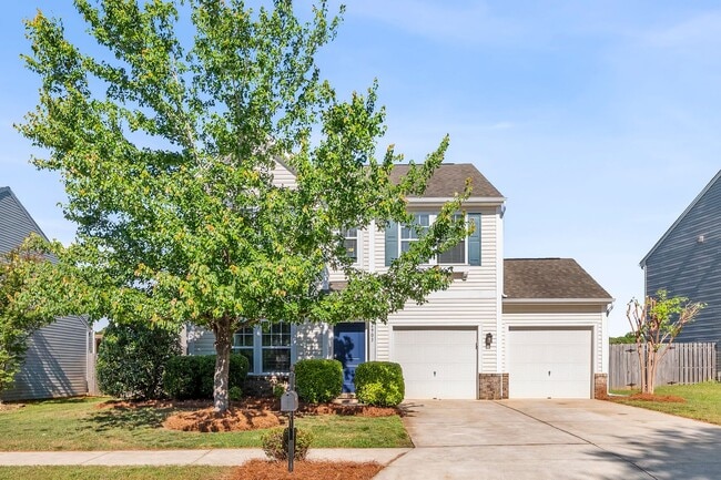 Building Photo - Newer Home, Granite Counter-Tops, Wood Laminate Flooring, SS Appliances, Garage, Fenced, Must See!