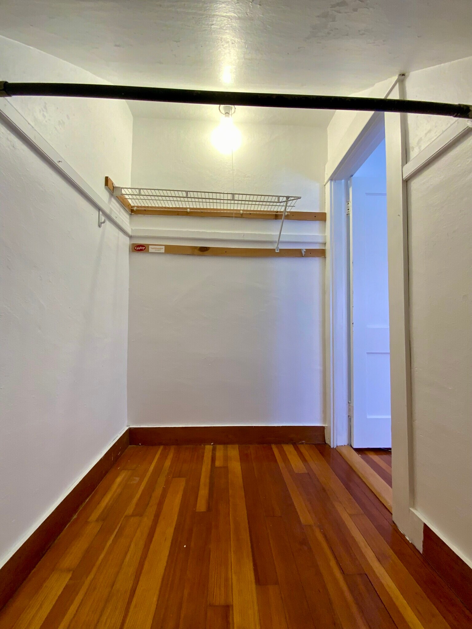 Building Photo - 1032 Hope St