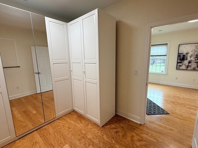 Building Photo - 2000 Davenport Ave