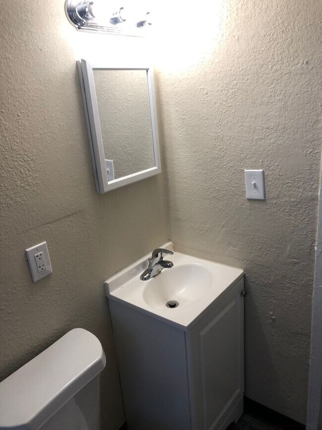 Building Photo - 430 Sunset