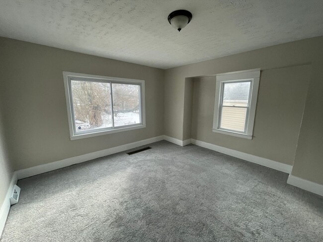 Building Photo - Section 8 & EDEN Accepted – Move-In Ready Comfort for Your Next Chapter in Cleveland!