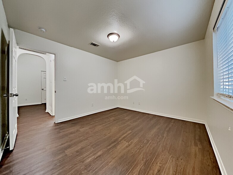 Building Photo - 22977 Sebastian Dr