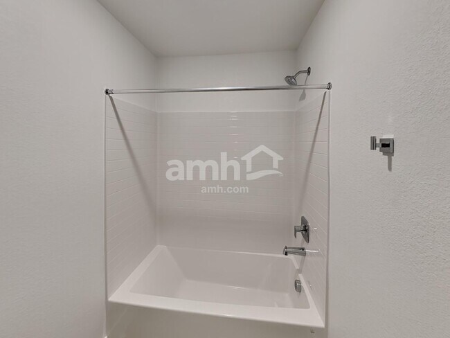 Building Photo - 145 Nico Azalea Ln