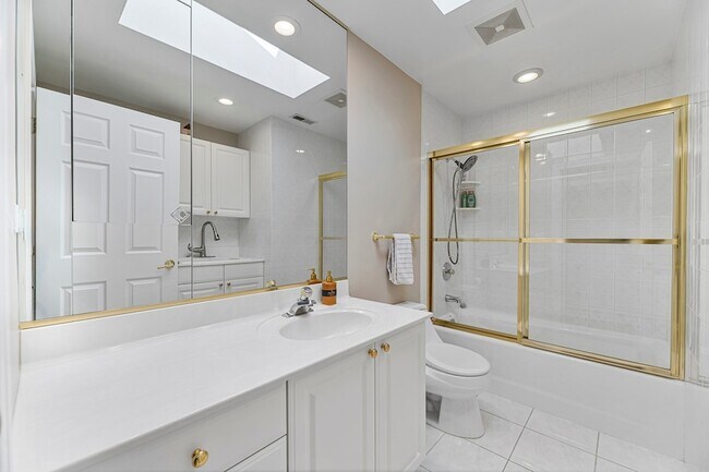 Building Photo - 2419 Cumberland Cir