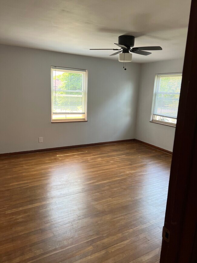 Bedroom 1 - 1136 Northwest Blvd