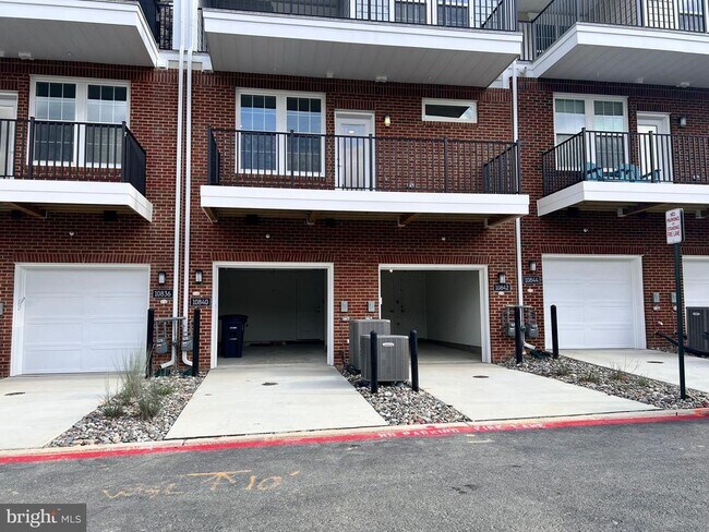 Building Photo - 10840 Cedar Ave