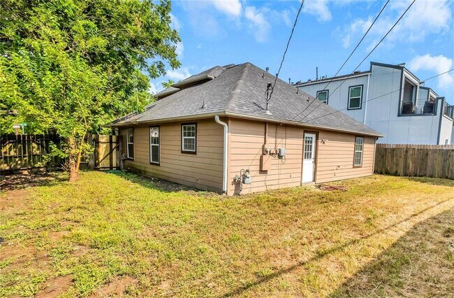 Building Photo - 6702 Lozier St