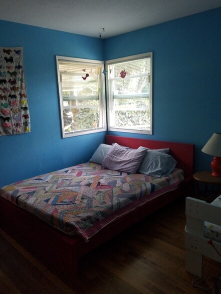 bedroom with corner windows - 5055 NE 87th Ave