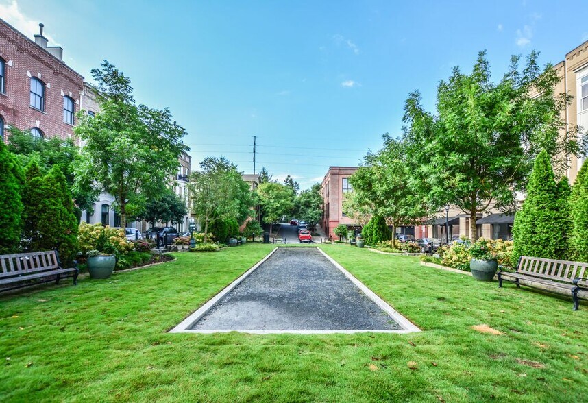 Bocce ball court - 924 Garrett St