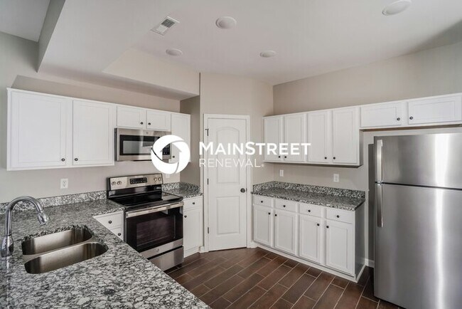 Building Photo - 3 Bedroom Pet-Friendly Home in Jeffersonville, IN with Main Street Renewal