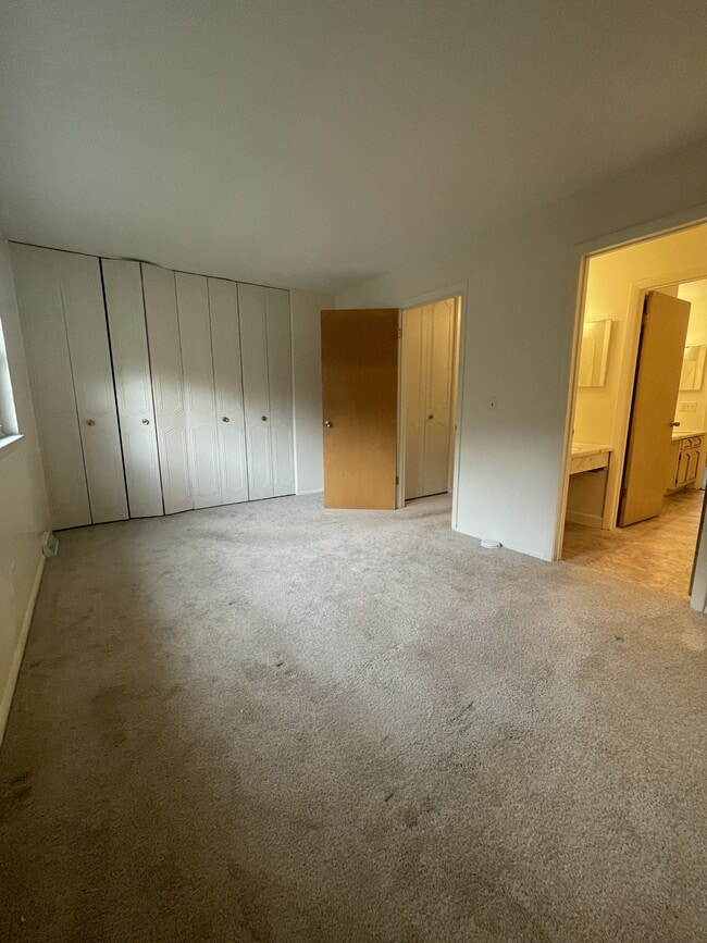 Building Photo - 6534 Cornwall Ct