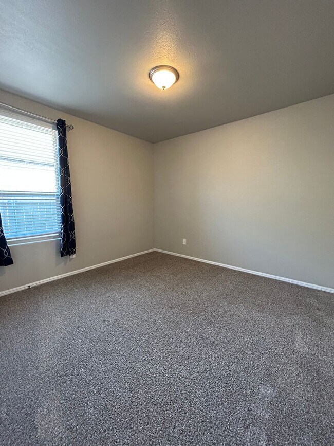 Building Photo - Back on the Market!!  Beautiful 5 Bedroom Home in Desert Ridge