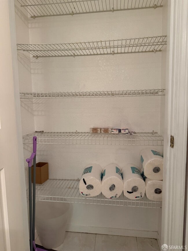 Building Photo - 930 Mission Rd