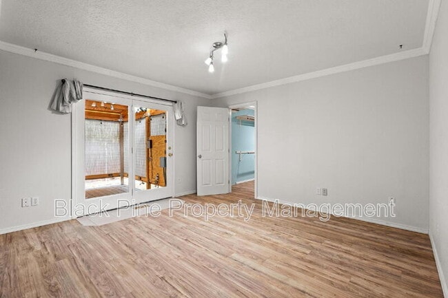 Building Photo - 43 S Newberry Way