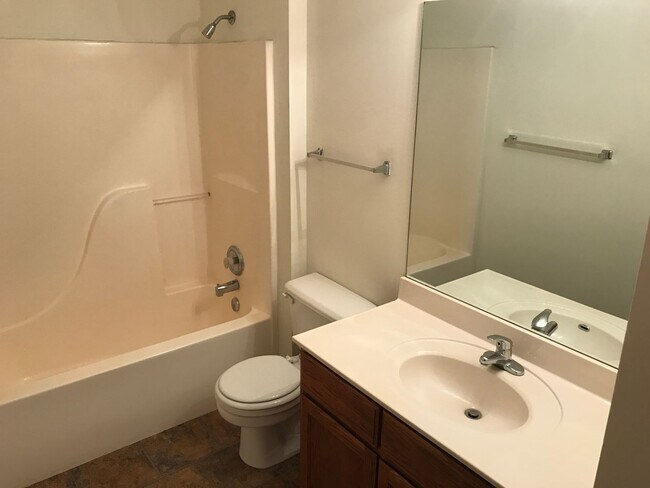Building Photo - 1725-1727-1727 Louise Cir