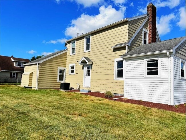 Building Photo - 120 El Villa Way