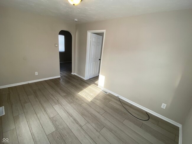 Building Photo - 706 W 23rd St