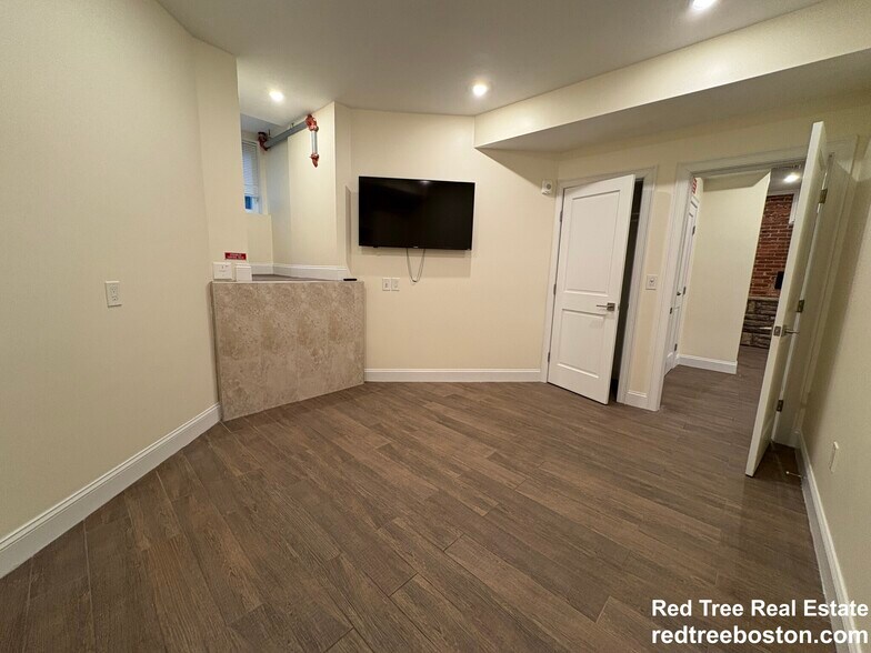 Building Photo - 1616 Beacon St