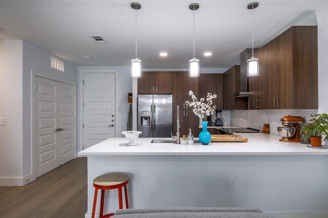 Building Photo - 2213 Poquito St