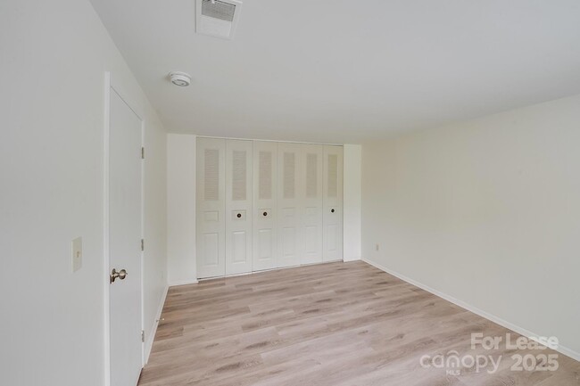 Building Photo - 5001 Forest Mountain Ct