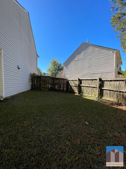 Building Photo - 2345 Delfern Dr