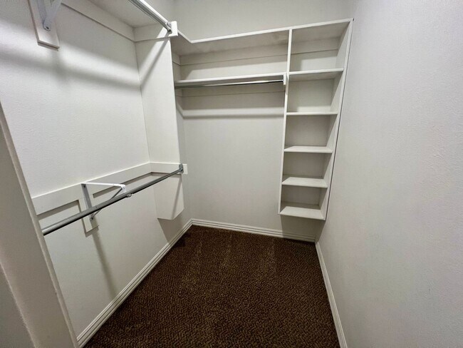 Building Photo - Beautiful 3B/2B Townhome in Chaffee Crossi...