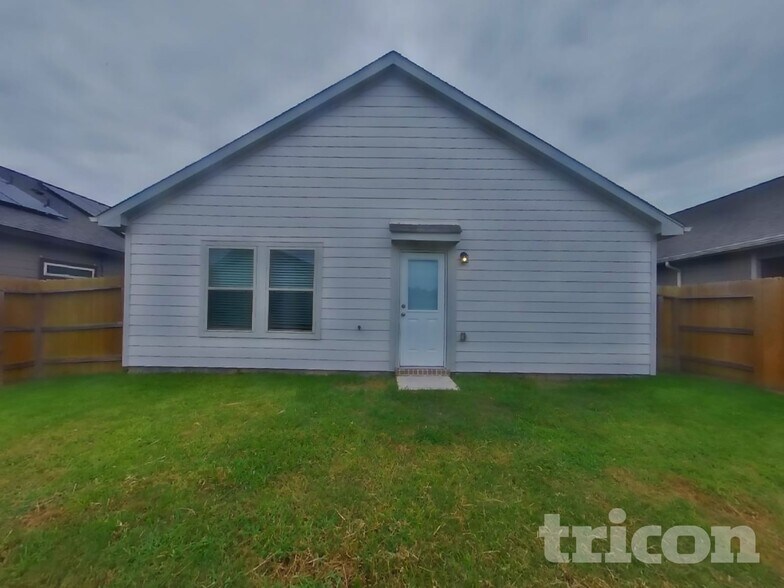Building Photo - 9834 Gln Brk Ln