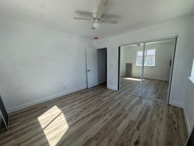 Building Photo - 2 bed/1 ba cottage - downtown Yuba City