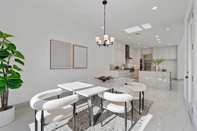 Building Photo - 10375 Great Days Dr