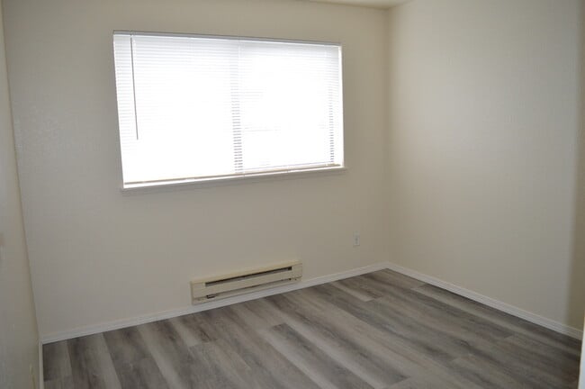 Building Photo - 929 N 105th St