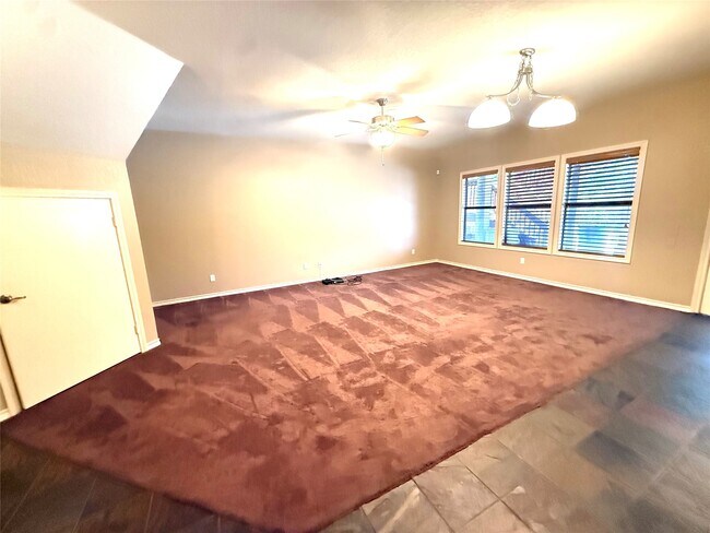 Building Photo - 3040 Bayshore Dr