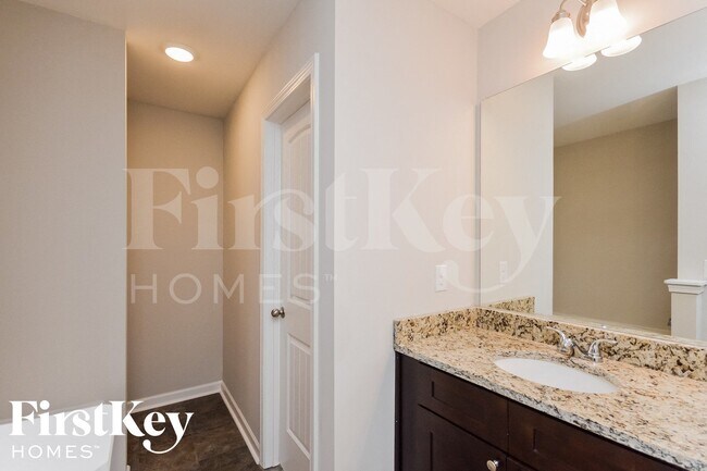 Building Photo - 145 Ascott Trace