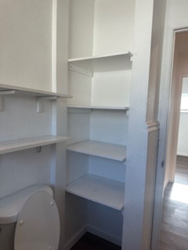 Building Photo - NEW NEW NEW! 3 BEDROOM 1 BATH IN KINGSBURG
